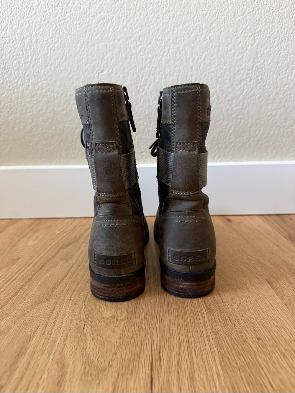 Sorel Emelie Conquest Leather Waterproof Lace Up Boots Gray Brown Size 8 - Picture 2 of 11